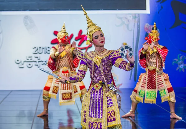 Andong Νότια Κορέα Αυγ Ταϊλανδέζικη Χορευτές Εκτελούν Ενθυμήματα Χορού Ταϊλάνδης — Φωτογραφία Αρχείου