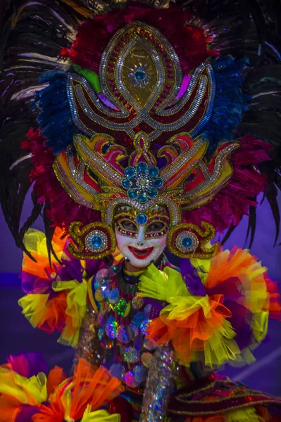 バコロドの祭は東国際仮面舞フェスティバルで演奏 Masskara からフィリピン人ダンサーが 2018 日上安東韓国で開催された安東 — ストック写真