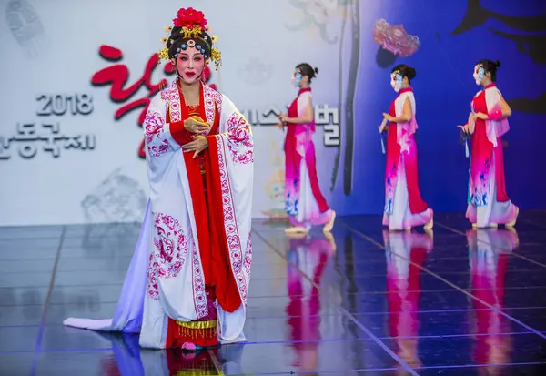 Andong South Korea Oct Chinese Dancers Perform Maskdance Festival Held — Stock Photo, Image