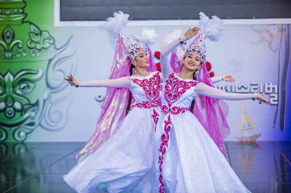 Andong Corea Del Sur Oct Bailarines Del Ejemplar Conjunto Coreográfico —  Fotos de Stock