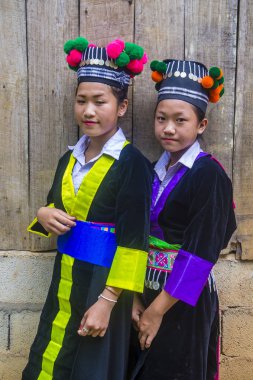 Bam Na Ouan, Laos - Ağustos 13: Bam Na Ouan köyü Laos üzerinde 13 Ağustos 2018 Hmong azınlıkta kızlardan. Hmong azınlık Laos 49 etnik gruplarından biridir 