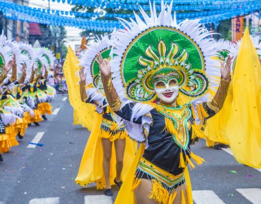 Bacolod, Filipinler - Ekim 28: Katılımcılar üzerinde 28 Ekim 2018 Bacolod Filipinler Masskara Festivali. Ekim ayının dördüncü her Pazar günü düzenlenen bir yıllık festival Masskara olduğunu