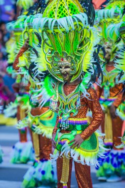 Bacolod, Filipinler - Ekim 28: Katılımcılar üzerinde 28 Ekim 2018 Bacolod Filipinler Masskara Festivali. Ekim ayının dördüncü her Pazar günü düzenlenen bir yıllık festival Masskara olduğunu