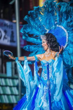 Tokyo - Ağustos 25: Katılımcı Asakusa samba karnaval Tokyo Japonya üzerinde 25 Ağustos 2018. Büyük Kuzey yarımkürede türünün Asakusa samba karnaval. 