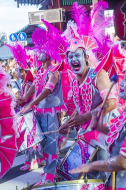 Tokyo - Ağustos 25: Katılımcılar Tokyo Japonya üzerinde 25 Ağustos 2018 Asakusa samba karnaval. Büyük Kuzey yarımkürede türünün Asakusa samba karnaval. 