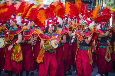 Tokyo - Ağustos 25: Katılımcılar Tokyo Japonya üzerinde 25 Ağustos 2018 Asakusa samba karnaval. Büyük Kuzey yarımkürede türünün Asakusa samba karnaval. 