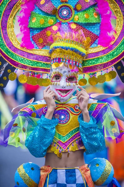 필리핀 2018에 필리핀에서 Masskara 축제에서 참가자 Masskara은 일요일 — 스톡 사진