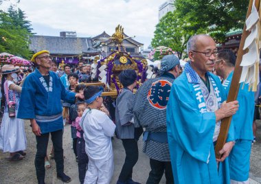 Tokyo - 19 Mayıs: Tokyo, Japonya üzerinde 19 Mayıs 2018 Kanda Matsuri katılımcılar. Kanda Matsuri Tokyo, Japonya'nın üç ana festivaller biridir