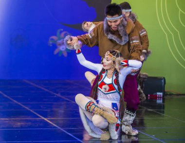 Andong, Kore - Ekim 02: halk Ensemble Gulun, Yakutya Kuzey gelen dansçılar Rusya gerçekleştirmek üzerinde 02 Ekim 2018 Andong Güney Kore'de düzenlenen Maskdance Festivali