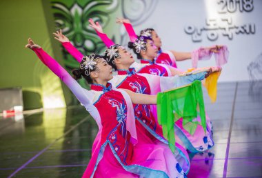 Andong, Kore - Ekim 01: Üzerinde 01 Ekim 2018 Andong Güney Kore'de düzenlenen Maskdance Festivali Çin dansçılar gerçekleştirmek