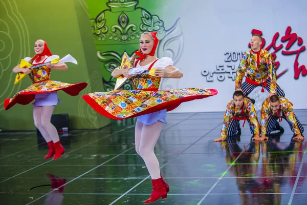 Andong Südkorea 2018 Russain Tänzer Des Rovesniki Choreographischen Ensembles Treten — Stockfoto