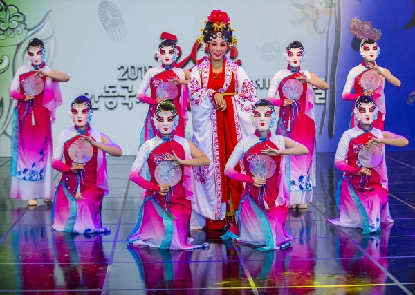 Andong Νότια Κορέα Αυγ Κινεζική Χορευτές Εκτελούν Στο Φεστιβάλ Του — Φωτογραφία Αρχείου