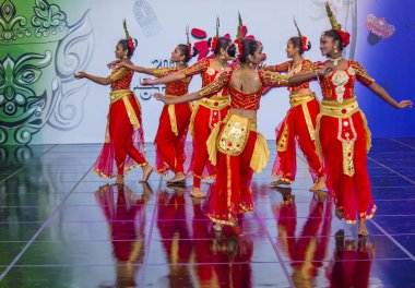 Andong, Kore - Ekim 01: Perth üniversite dans topluluğu Srilankan dansçılar üzerinde 01 Ekim 2018 Andong Güney Kore'de düzenlenen Maskdance festivalinde gerçekleştirmek