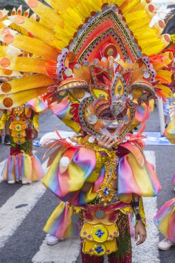 Bacolod, Filipinler - Ekim 28: Katılımcılar üzerinde 28 Ekim 2018 Bacolod Filipinler Masskara Festivali. Ekim ayının dördüncü her Pazar günü düzenlenen bir yıllık festival Masskara olduğunu