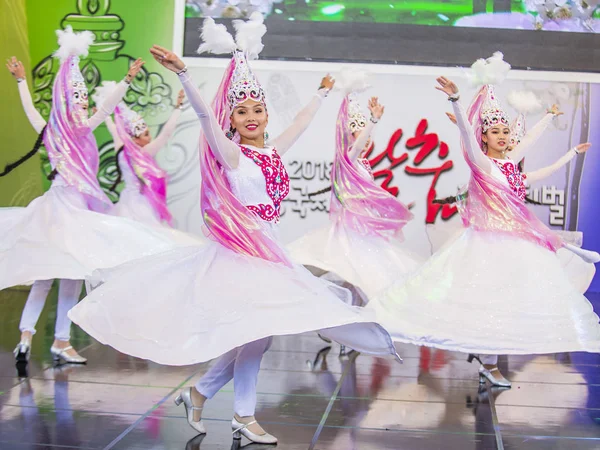 Andong Jižní Korea Říjen Tanečníci Příkladnou Choreografické Sholpan Ensemble Vystoupí — Stock fotografie