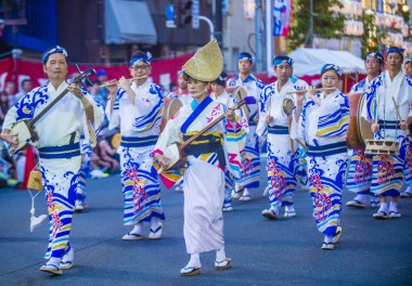 Tokyo - Ağustos 26: Katılımcılar Awa Odori Festivali, Tokyo, Japonya üzerinde 26 Ağustos 2018. AWA Odori Japonya'nın en büyük dans festivalidir