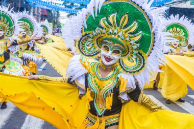 Bacolod, Filipinler - Ekim 28: Katılımcılar üzerinde 28 Ekim 2018 Bacolod Filipinler Masskara Festivali. Ekim ayının dördüncü her Pazar günü düzenlenen bir yıllık festival Masskara olduğunu