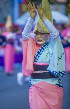 Tokyo - Ağustos 26: Tokyo, Japonya üzerinde 26 Ağustos 2018 Awa Odori Festivali katılımcı. AWA Odori Japonya'nın en büyük dans festivalidir