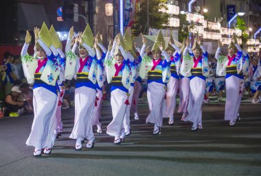 Tokyo - Ağustos 26: Katılımcılar Awa Odori Festivali, Tokyo, Japonya üzerinde 26 Ağustos 2018. AWA Odori Japonya'nın en büyük dans festivalidir