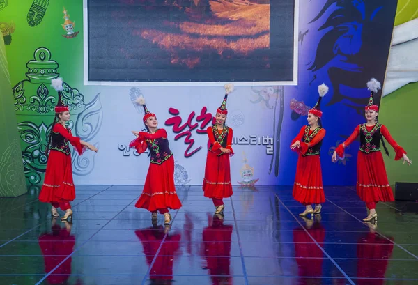 Andong Corea Del Sur Oct Bailarines Del Ejemplar Conjunto Coreográfico —  Fotos de Stock