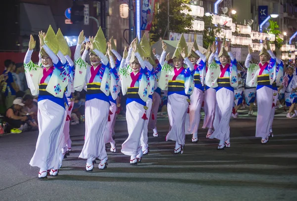 26日 2018 日に東京で阿波踊りの参加者 阿波おどりは 日本最大のダンスの祭典 — ストック写真