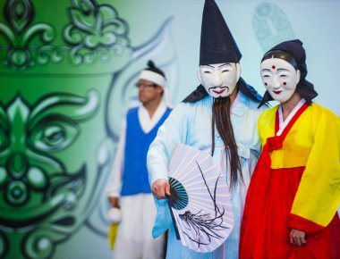 Andong, Kore - Ekim 01: traditinal Andong Güney Kore, Kore Maskdance üzerinde 01 Ekim 2018 gerçekleştirme aktörler, Maskdance Festivali Andong içinde her yıl düzenlenen