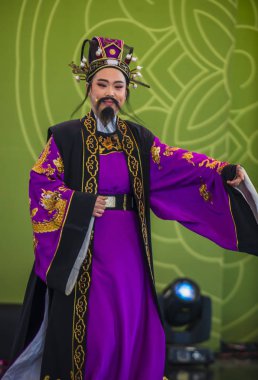 Andong, Kore - Ekim 01: Üzerinde 01 Ekim 2018 Andong Güney Kore'de düzenlenen Maskdance Festivali Çin dansçılar gerçekleştirmek