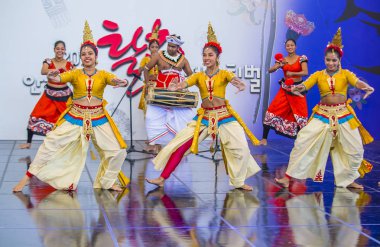 Andong, Kore - Ekim 01: Perth üniversite dans topluluğu Srilankan dansçılar üzerinde 01 Ekim 2018 Andong Güney Kore'de düzenlenen Maskdance festivalinde gerçekleştirmek