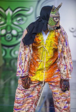 Andong, Kore - Ekim 01: traditinal Andong Güney Kore, Kore Maskdance üzerinde 01 Ekim 2018 gerçekleştirme aktör, Maskdance Festivali Andong içinde her yıl düzenlenen