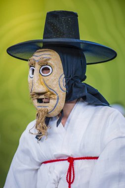 Andong, Kore - Ekim 01: traditinal Andong Güney Kore, Kore Maskdance üzerinde 01 Ekim 2018 gerçekleştirme aktör, Maskdance Festivali Andong içinde her yıl düzenlenen