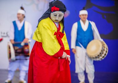 Andong, Kore - Ekim 01: traditinal Andong Güney Kore, Kore Maskdance üzerinde 01 Ekim 2018 gerçekleştirme aktörler, Maskdance Festivali Andong içinde her yıl düzenlenen