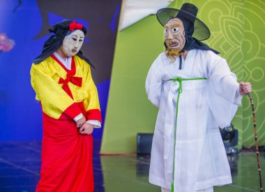 Andong, Kore - Ekim 01: traditinal Andong Güney Kore, Kore Maskdance üzerinde 01 Ekim 2018 gerçekleştirme aktörler, Maskdance Festivali Andong içinde her yıl düzenlenen
