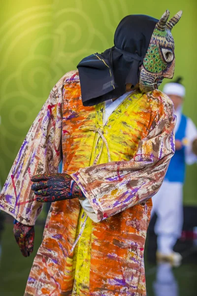 Andong, Kore - Ekim 01: traditinal Andong Güney Kore, Kore Maskdance üzerinde 01 Ekim 2018 gerçekleştirme aktör, Maskdance Festivali Andong içinde her yıl düzenlenen