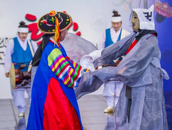 Andong Jižní Korea Říjen Herci Plnění Tradiční Korejské Maskdance Andong — Stock fotografie