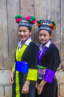 Bam Na Ouan, Laos - Ağustos 13: Bam Na Ouan köyü Laos üzerinde 13 Ağustos 2018 Hmong azınlıkta kızlardan. Hmong azınlık Laos 49 etnik gruplarından biridir 