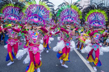 Bacolod, Filipinler - Ekim 28: Katılımcılar üzerinde 28 Ekim 2018 Bacolod Filipinler Masskara Festivali. Ekim ayının dördüncü her Pazar günü düzenlenen bir yıllık festival Masskara olduğunu