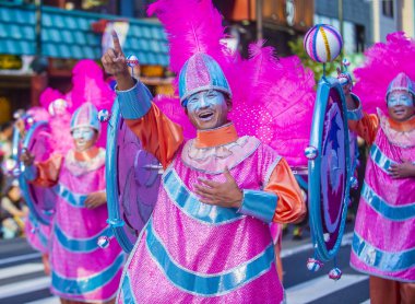Tokyo - Ağustos 25: Katılımcılar Tokyo Japonya üzerinde 25 Ağustos 2018 Asakusa samba karnaval. Büyük Kuzey yarımkürede türünün Asakusa samba karnaval. 