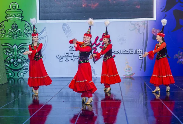 Andong Kore Ekim Örnek Koreografik Ensemble Sholpan Gelen Dansçılar Üzerinde — Stok fotoğraf