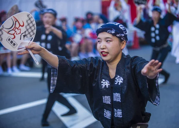 Tokyo - Ağustos 26: Katılımcılar Awa Odori Festivali, Tokyo, Japonya üzerinde 26 Ağustos 2018. AWA Odori Japonya'nın en büyük dans festivalidir