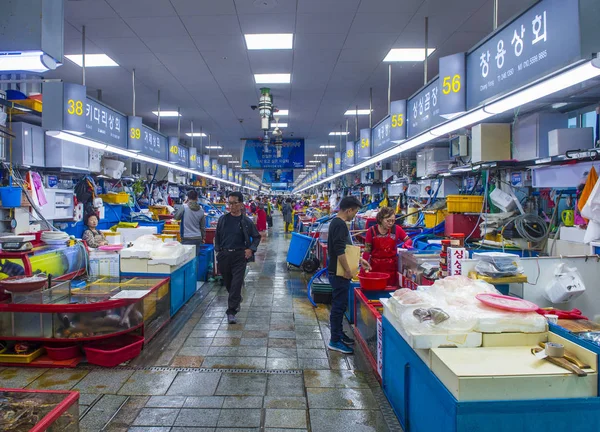 Рыбный рынок Пусан-Джагалчи — стоковое фото