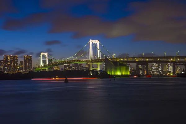 Rainbow bridge w Tokio Japonia — Zdjęcie stockowe