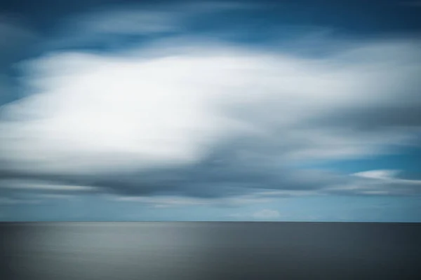 Belle nuvole sopra il mare, Mar Baltico, Polonia — Foto Stock