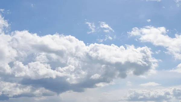 Blauer Himmel Mit Weißen Wolken — Stockfoto