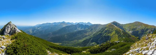 Extra wide panorama of High Tatra main ridge of mountains during summer with blue sky with clouds, Poland — Stock Photo, Image