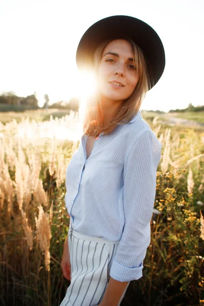 Portrait Beautiful Girl Field Ears Sunset Summer — Stock Photo, Image