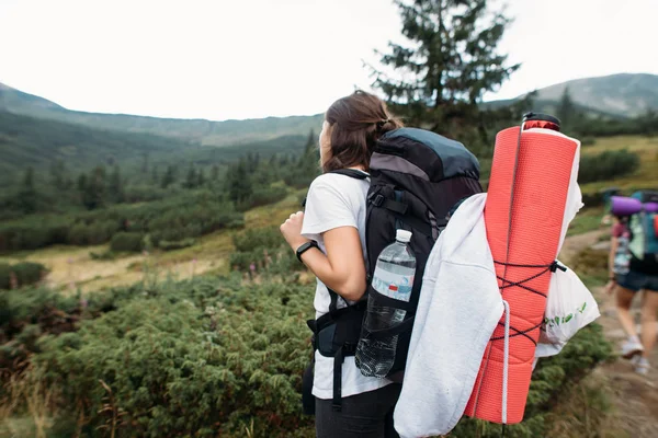 Ragazza Donna Escursioni Montagna — Foto Stock