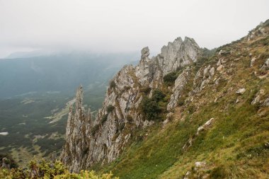 ' nin yoğun bulutlar dağ