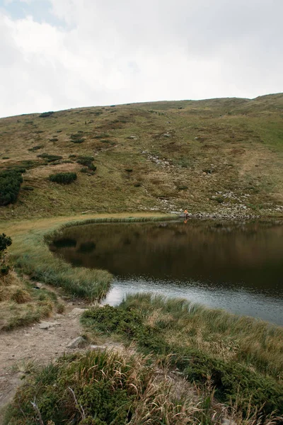 Lago Montaña Ucrania Cárpatos — Foto de Stock