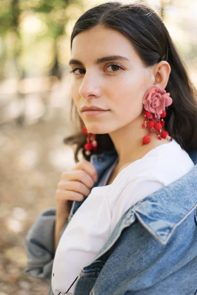 Jolie Femme Par Une Chaude Journée Ensoleillée Automne — Photo