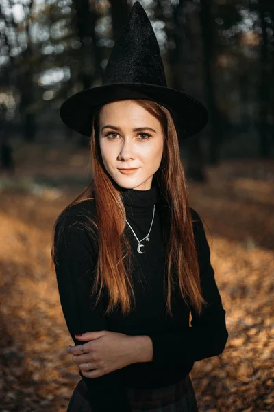 Jeune Sorcière Dans Forêt Automne — Photo